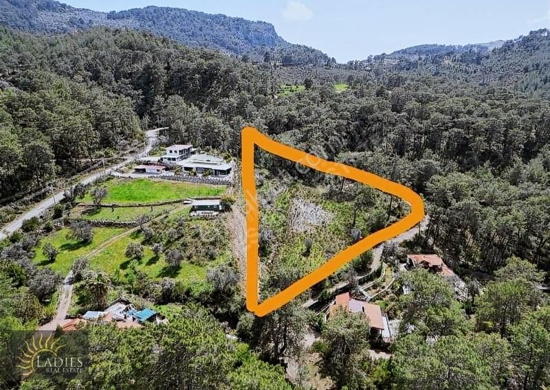 Göcek'te 150 M2 İnşaat İzinli 4370 M2 Tek Tapu Arazi