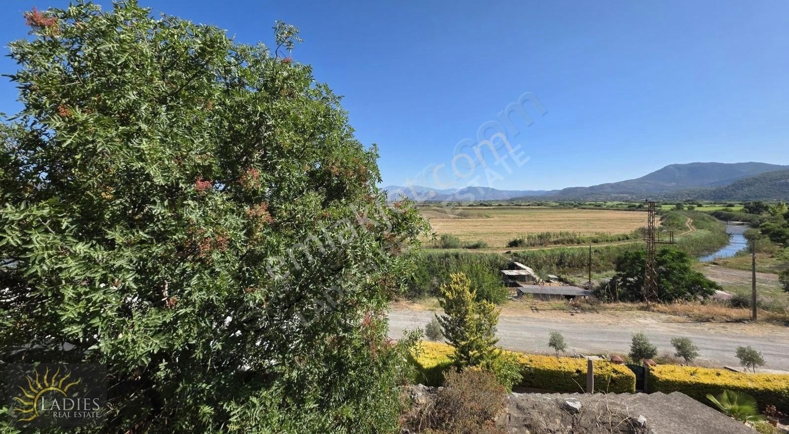 Ladıes Emlaktan İncebel Tatil Sitesinde Satılık Natamam Villalar