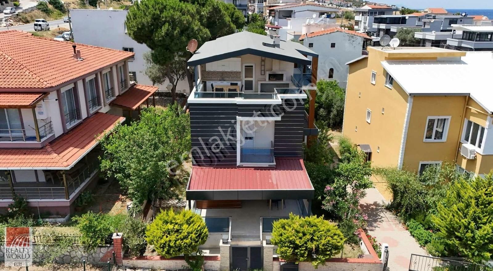 Denize 100m Manzaralı Triblex Şömineli Teraslı Satılık Villa