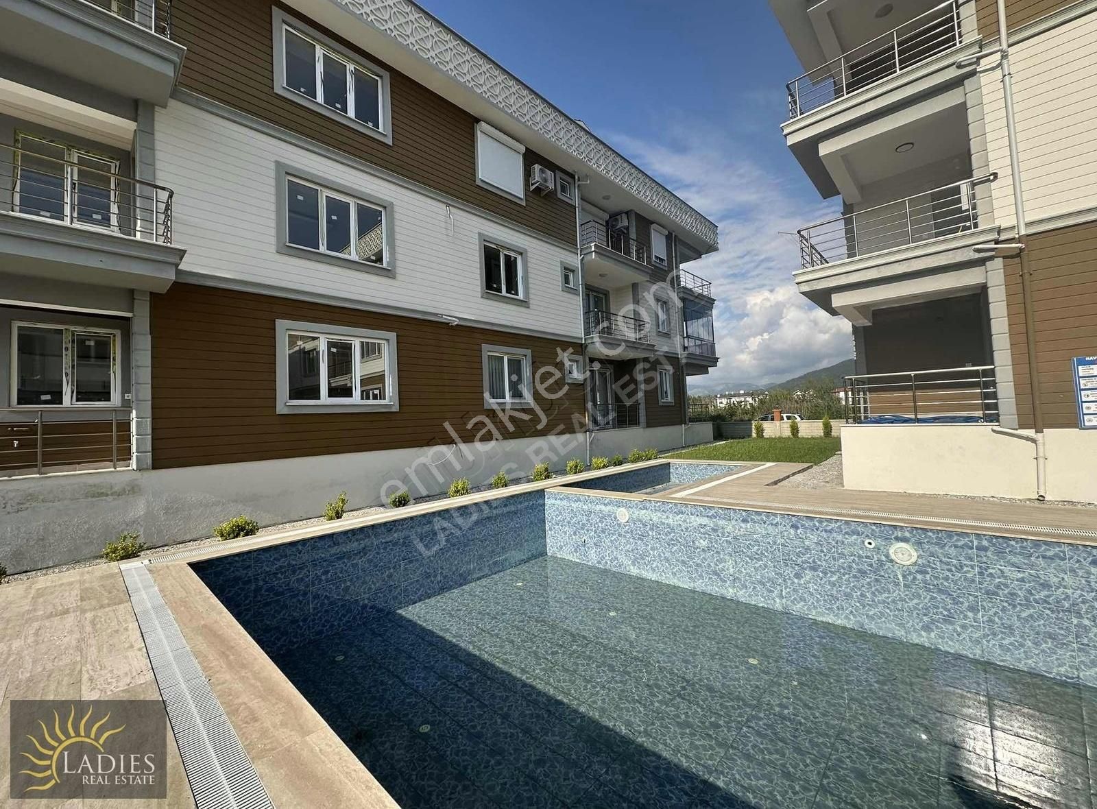 Muğla Dalaman Da Sakin, Havuzlu Sitede 120 M2 Satılık Daire