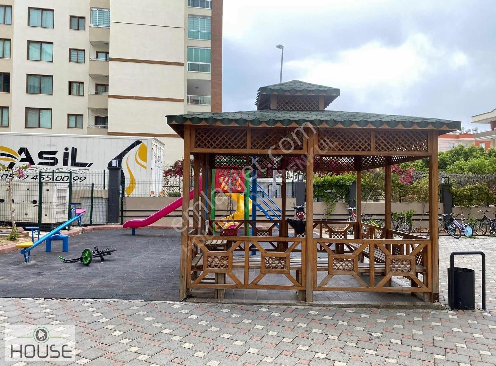 House'dan Ergenekon Mh. Site İçinde Satılık Daire