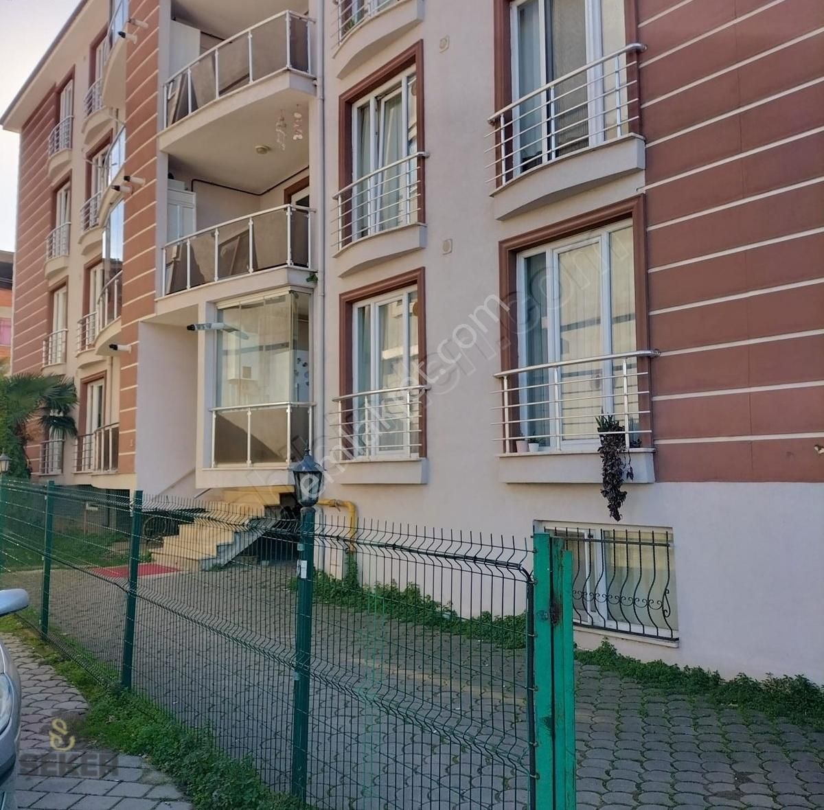 13-yeni Mahallede Lüks Arakat Köşe 3+1-130m2 Satılık Daire