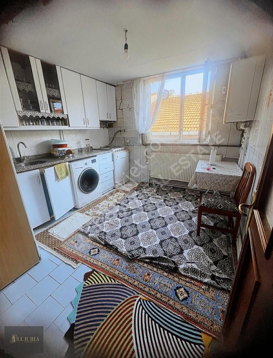 Yenibosna Zafer Mahallesin De 3+1 Boş Kiralık Daire
