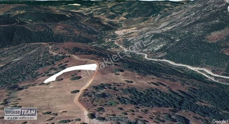 Bigadiç Hacıömerderesi Köyünde Resmi Yola Cephe Satılık Arazi