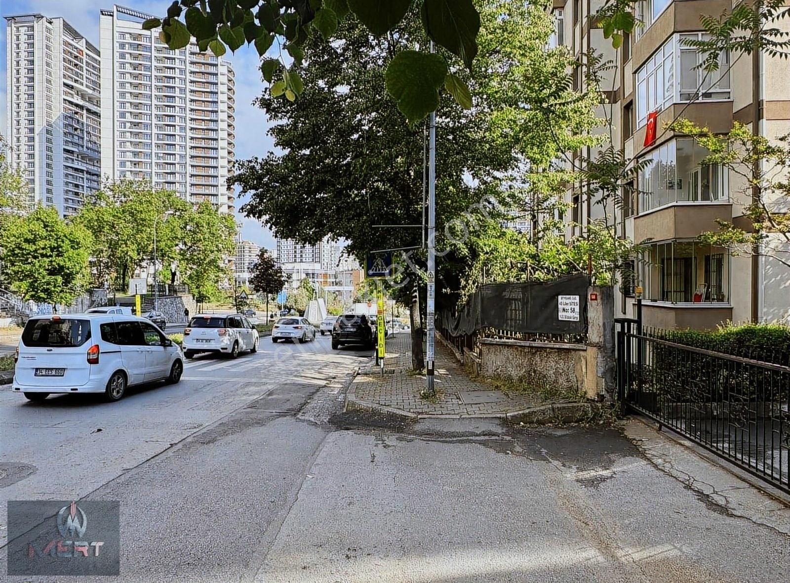 Şokk..cadde Üzerinde Sitede Satılık İskanlı 3+1 Ara Kat Daire