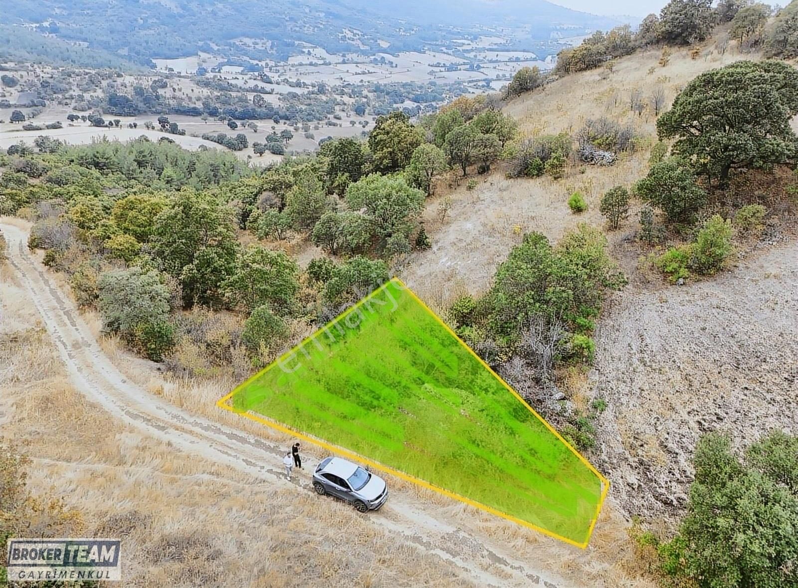 Bigadiç Turfullar'da 141m2, Müstakil Parsel, Yola Cephe Tarla