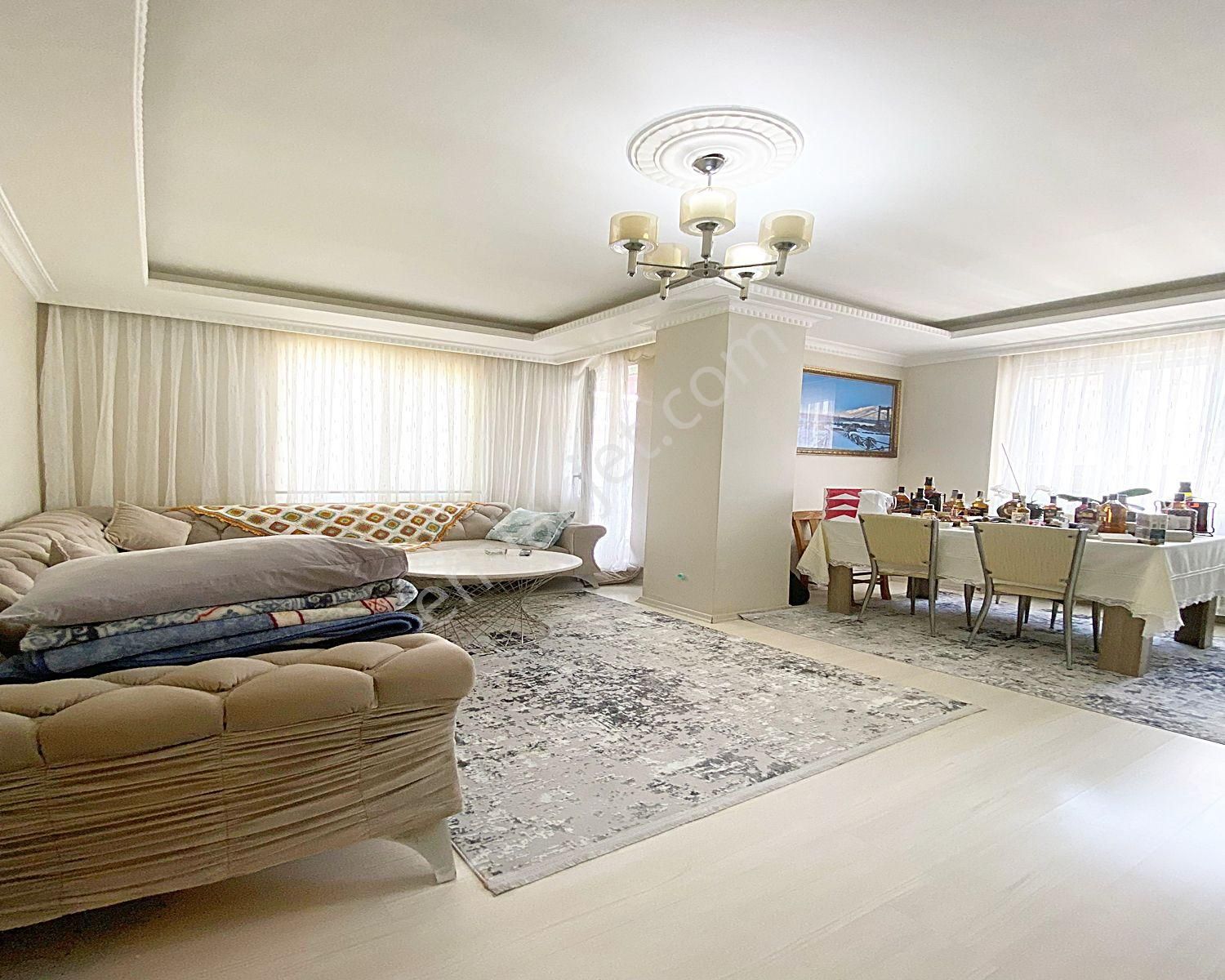 Esenyurt Mehterçeşme Mah Cadde Üzeri 3+1 Arakat
