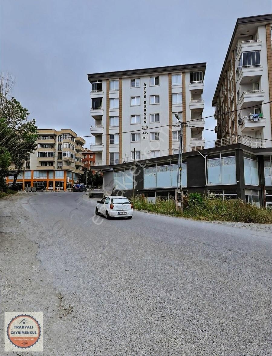 Hadımköy Sanayi Girişinde Satılık 3+1 135 M2 Daire