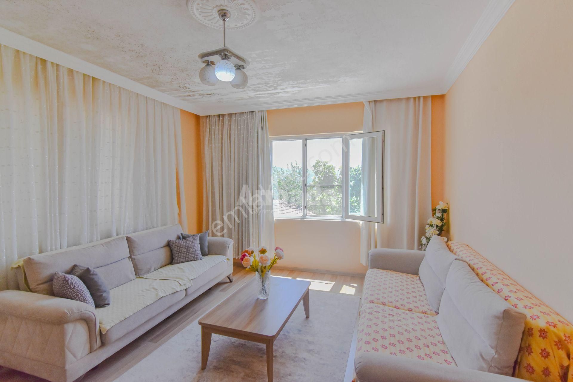 Kuşadası Yaylaköyde Deniz Manzaralı, Bahçe İçinde Müstakil Ev - Görsel 15