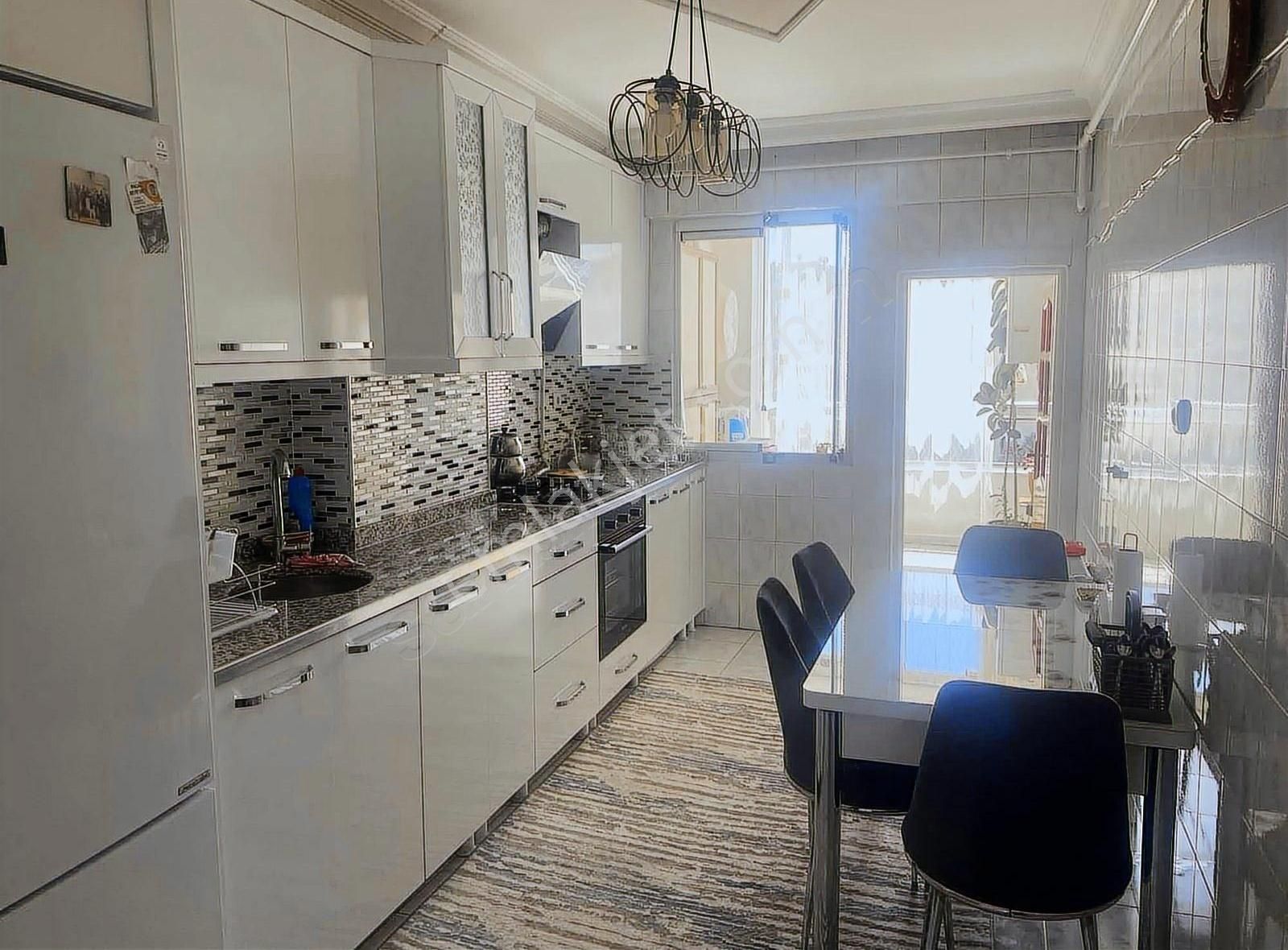 Huzurevleri Ana Caddesi'nde 3 + 1 Yapılı Daire Mevcut