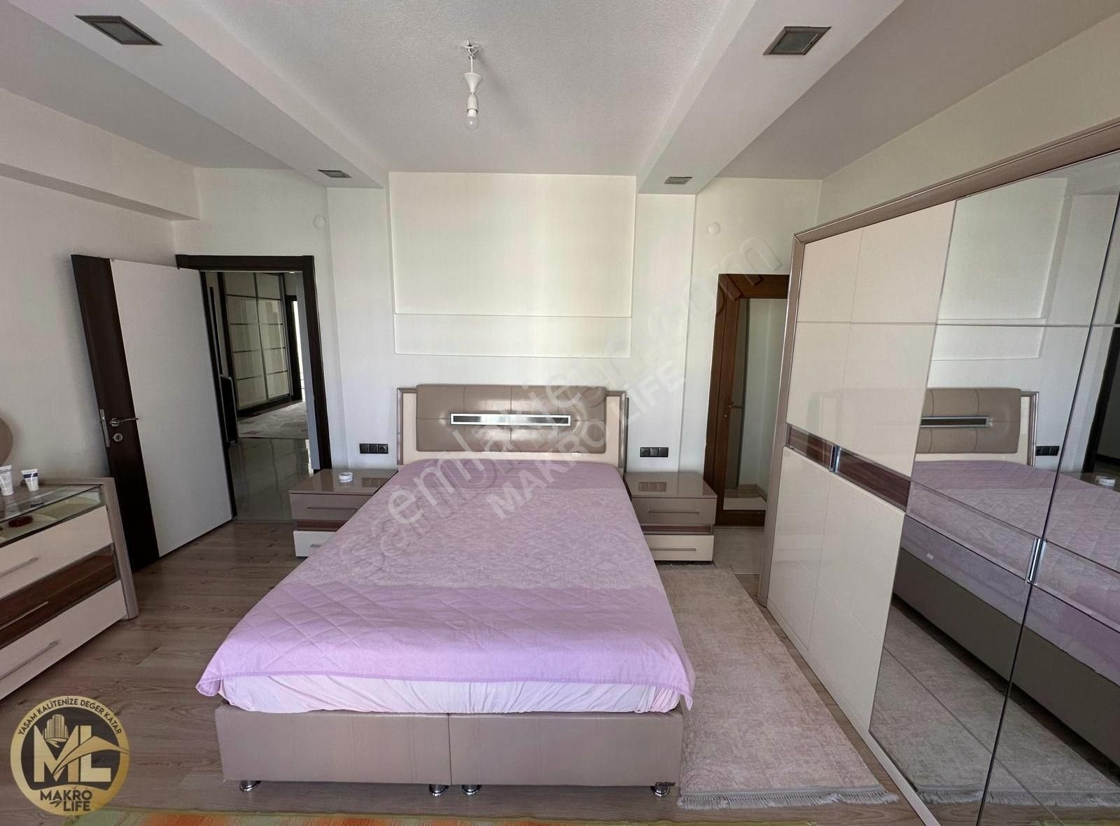 Radison Otel Arkasında Bakımlı 3+1 Satılık Ara Kat Daire