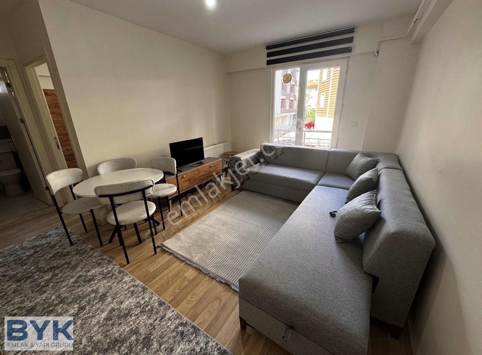 Byk'dan ! Site İçinde Full! Eşyalı Satılık 1+1 ! Daire