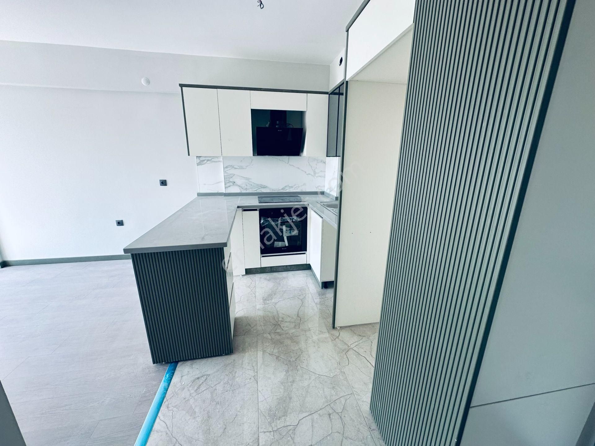 Meydan Göksu Manzaralı Sıfır 1+1 Daire İpek Demircangayrimenkul