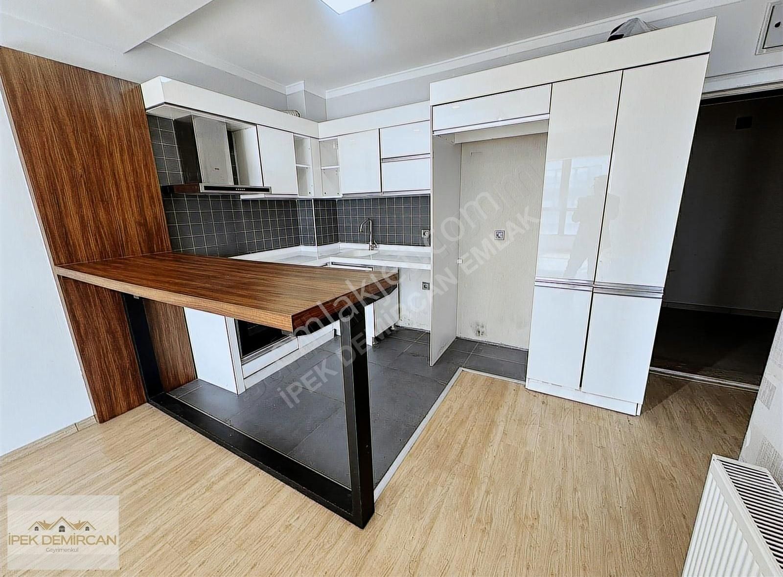 Malazgirt 1071 De 1+1 Yatırımlık İpek Demircan Gayrimenkul
