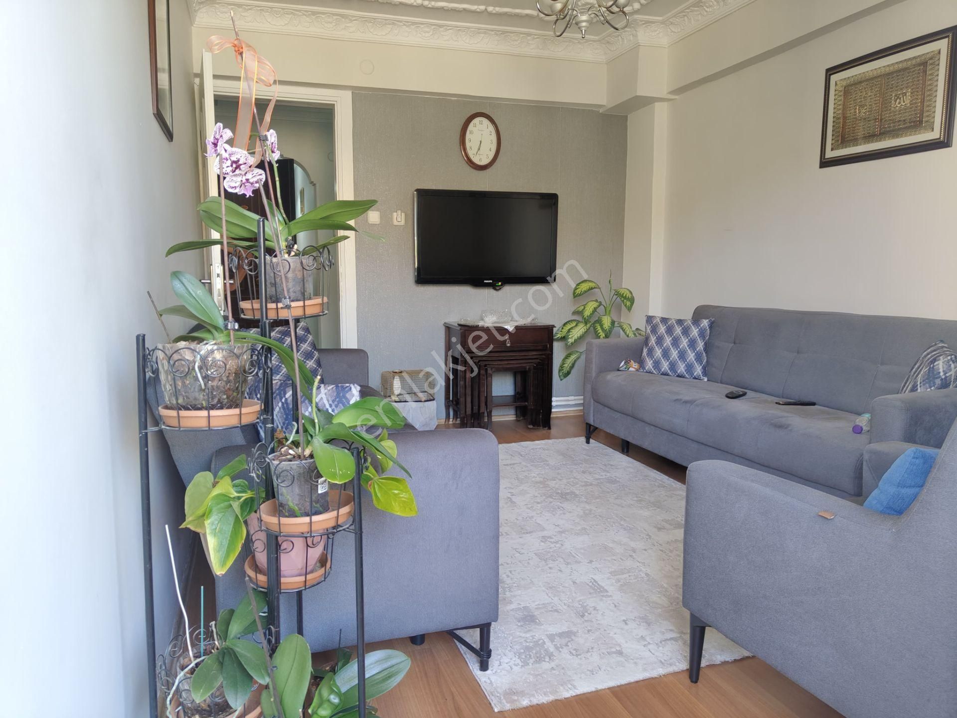 Balçova Fevzi Çakmak Mah. De 3+1 Satılık Daire 200 M2 Teras Kullanımı Daireye Aittir