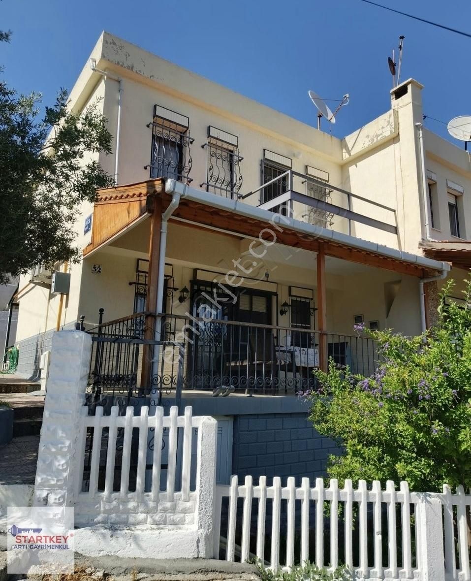 Yeni Foça Bankacılar Sitesinde Dubleks Satılık 3+1 Yazlık