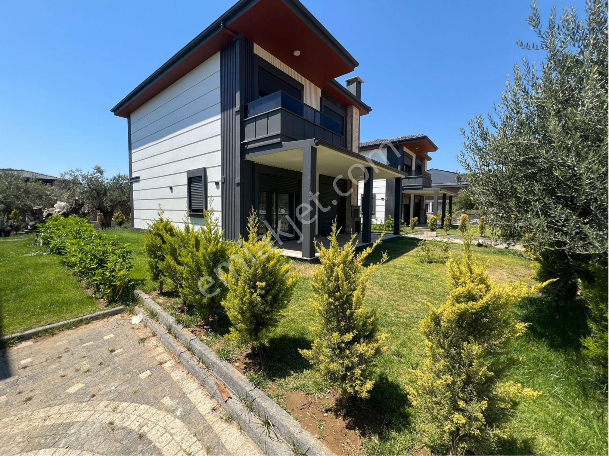 🩷cemre Emlaktan Güre Bölgesinde Satılık Sıfır Şık Tasarımlı 4+1 Villa🩷