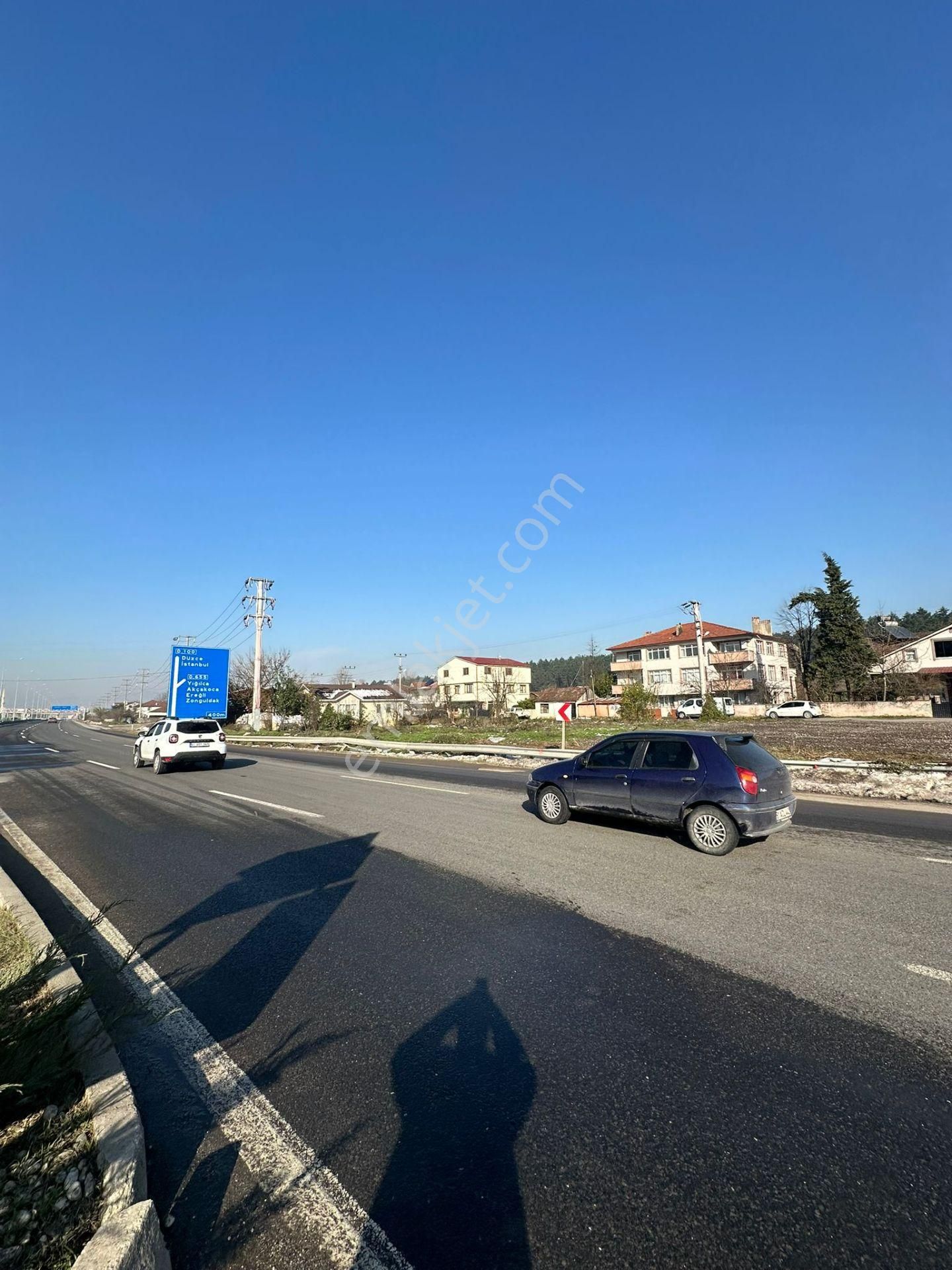 Kaynaşlı / Üçköprü'de | D100'e Cephe Ticari + Konut 460 M2 Arsa - Görsel 9