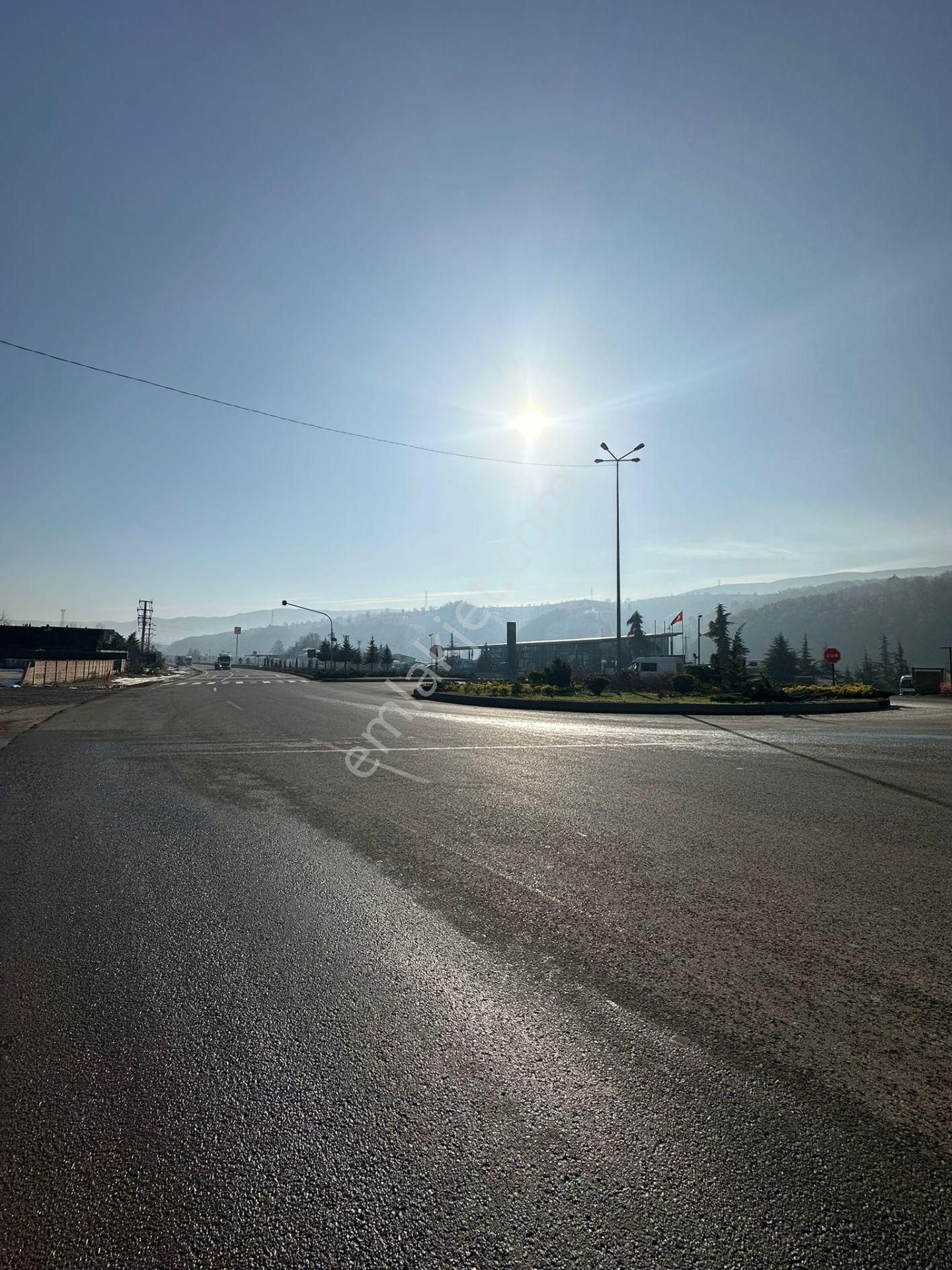 Kaynaşlı / Üçköprü'de | D100'e Cephe Ticari + Konut 460 M2 Arsa - Görsel 13