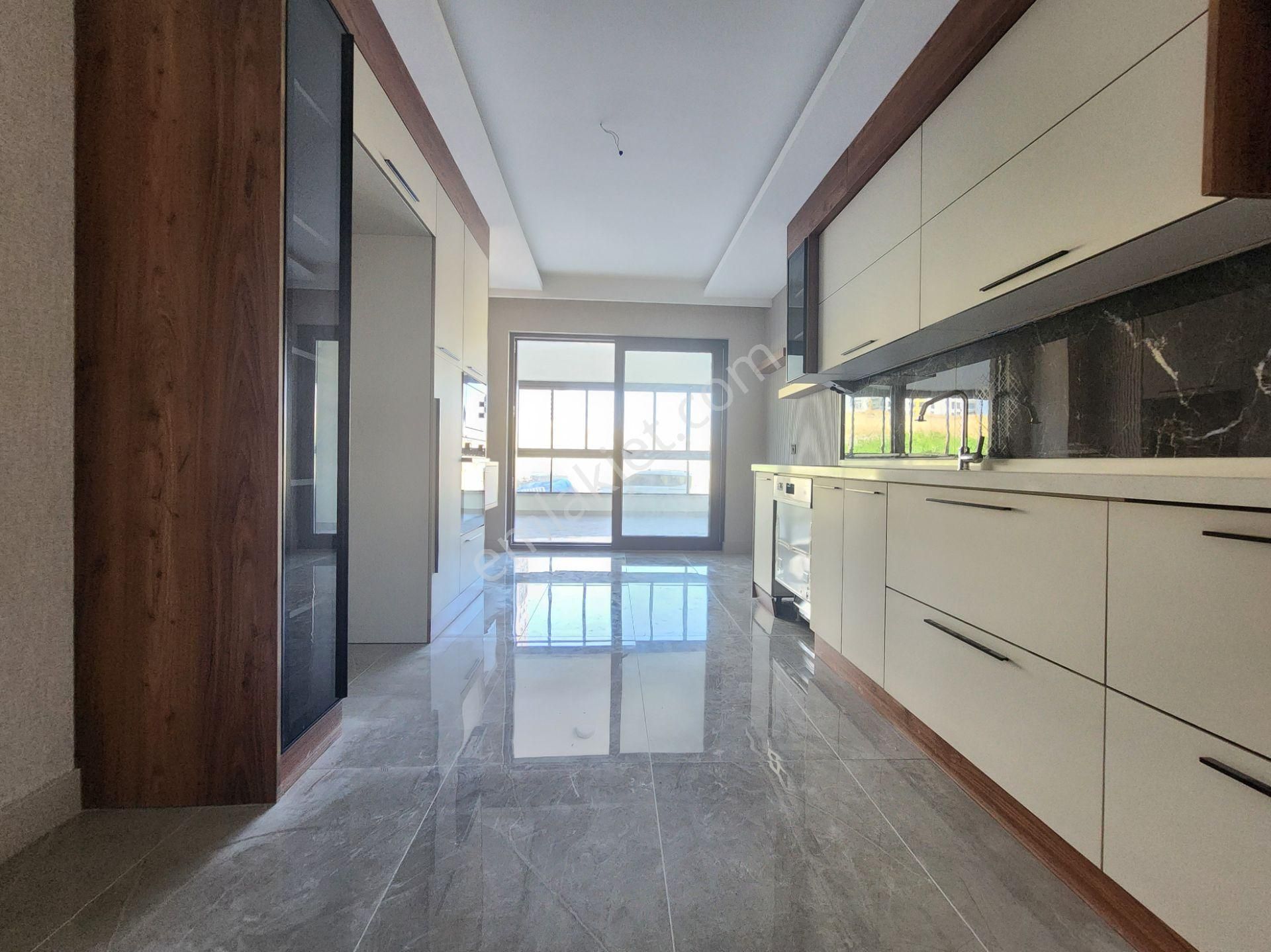 Yenibatı Da 4+1 Göz Alıcı Detaylarla 200 M² Lüks Dairelerr
