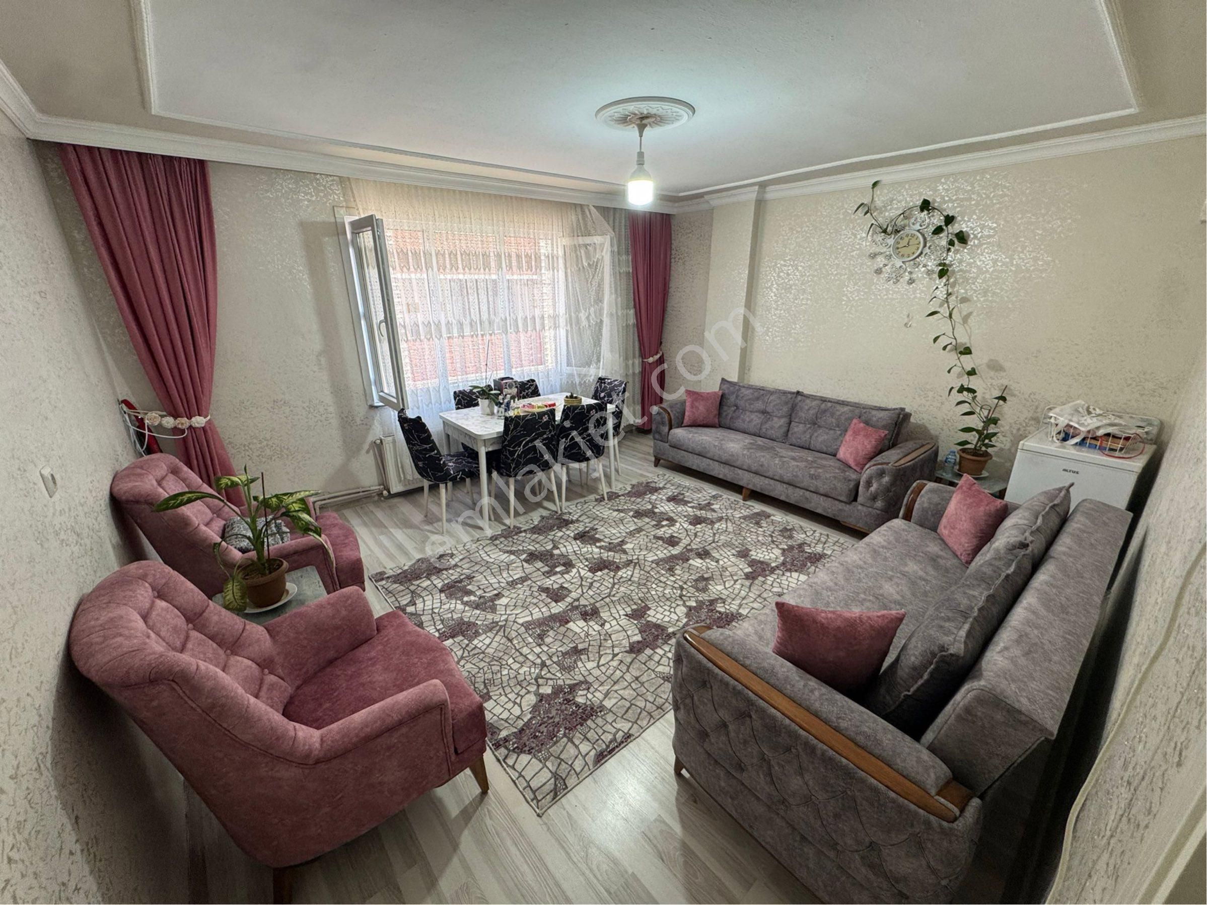 Kuzenler Emlakdan 3+1 1.kat 130m2 Net 23m2 Hisseli Satılık Fırsat Daire!