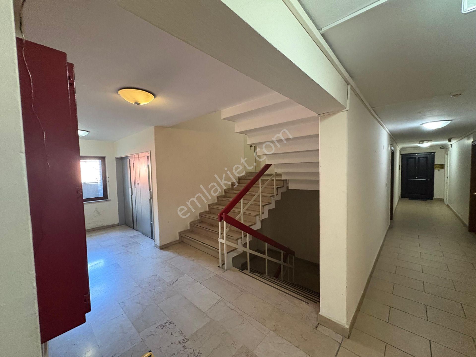 İstanbul Beyoğlu Halep Pasajı'nda Kiralık Ofis - Görsel 4