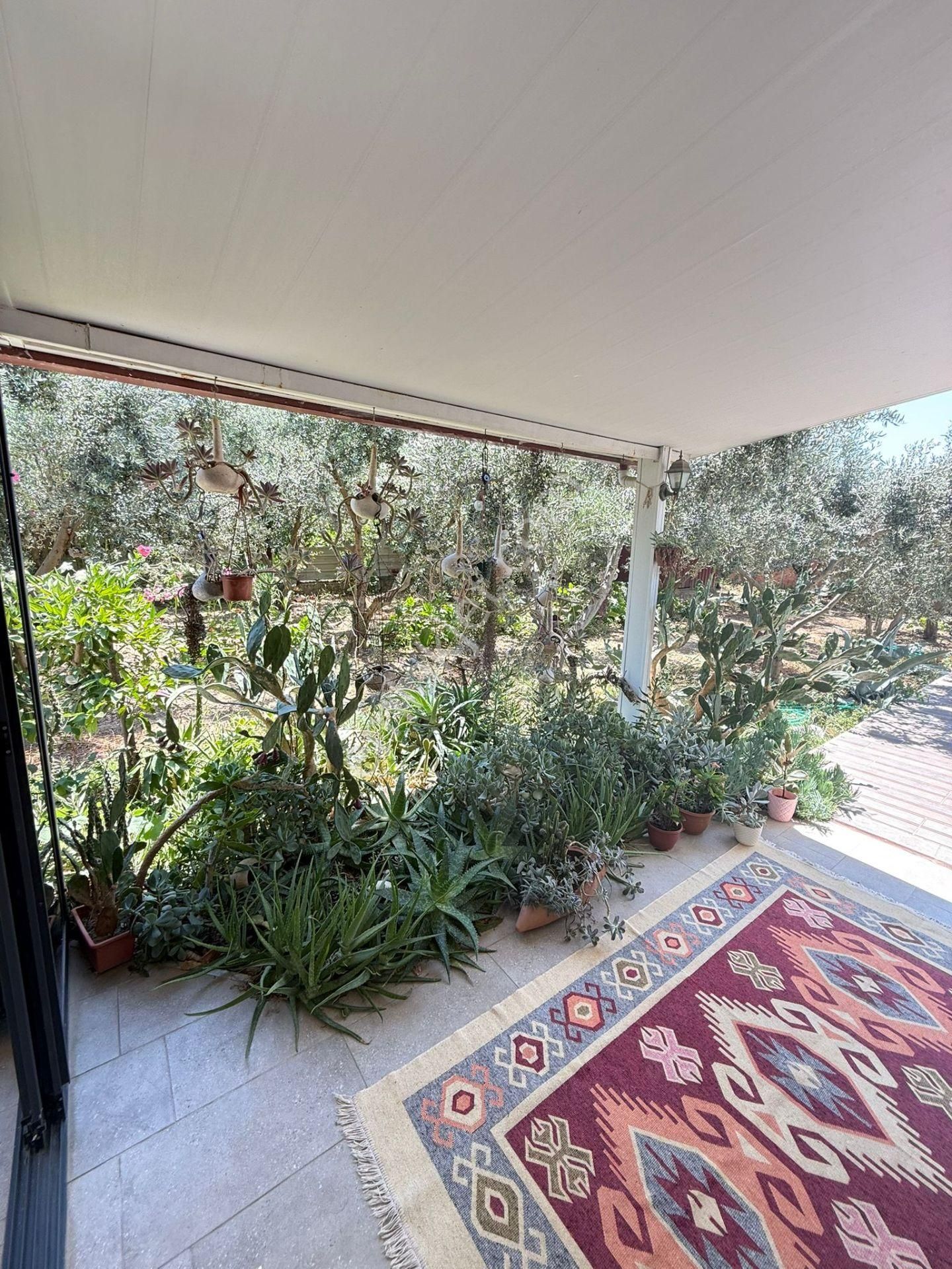 Kuşadası Karaova Mah. Satılık Havuzlu,bahçeli Müstakil Ev - Görsel 9