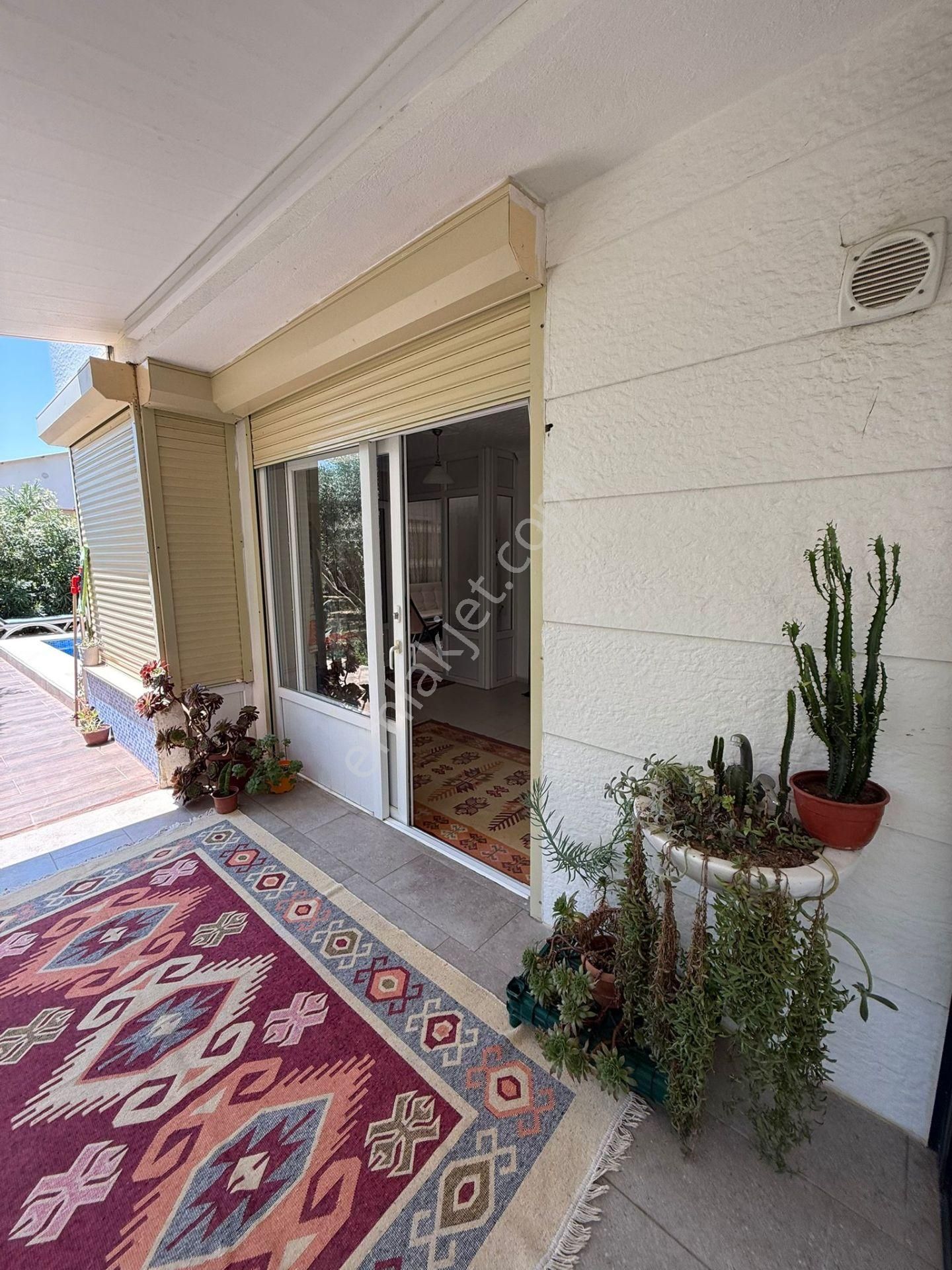 Kuşadası Karaova Mah. Satılık Havuzlu,bahçeli Müstakil Ev - Görsel 25