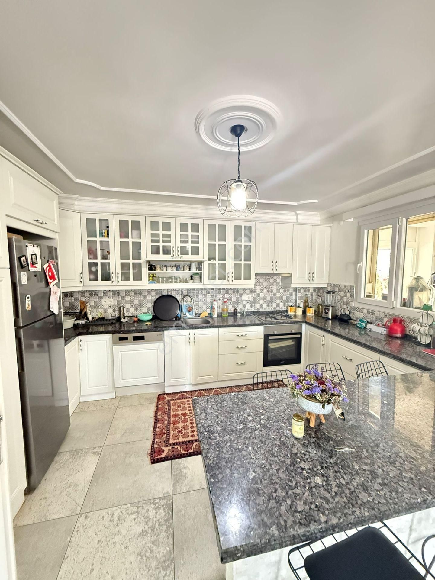 Kuşadası Karaova Mah. Satılık Havuzlu,bahçeli Müstakil Ev - Görsel 2