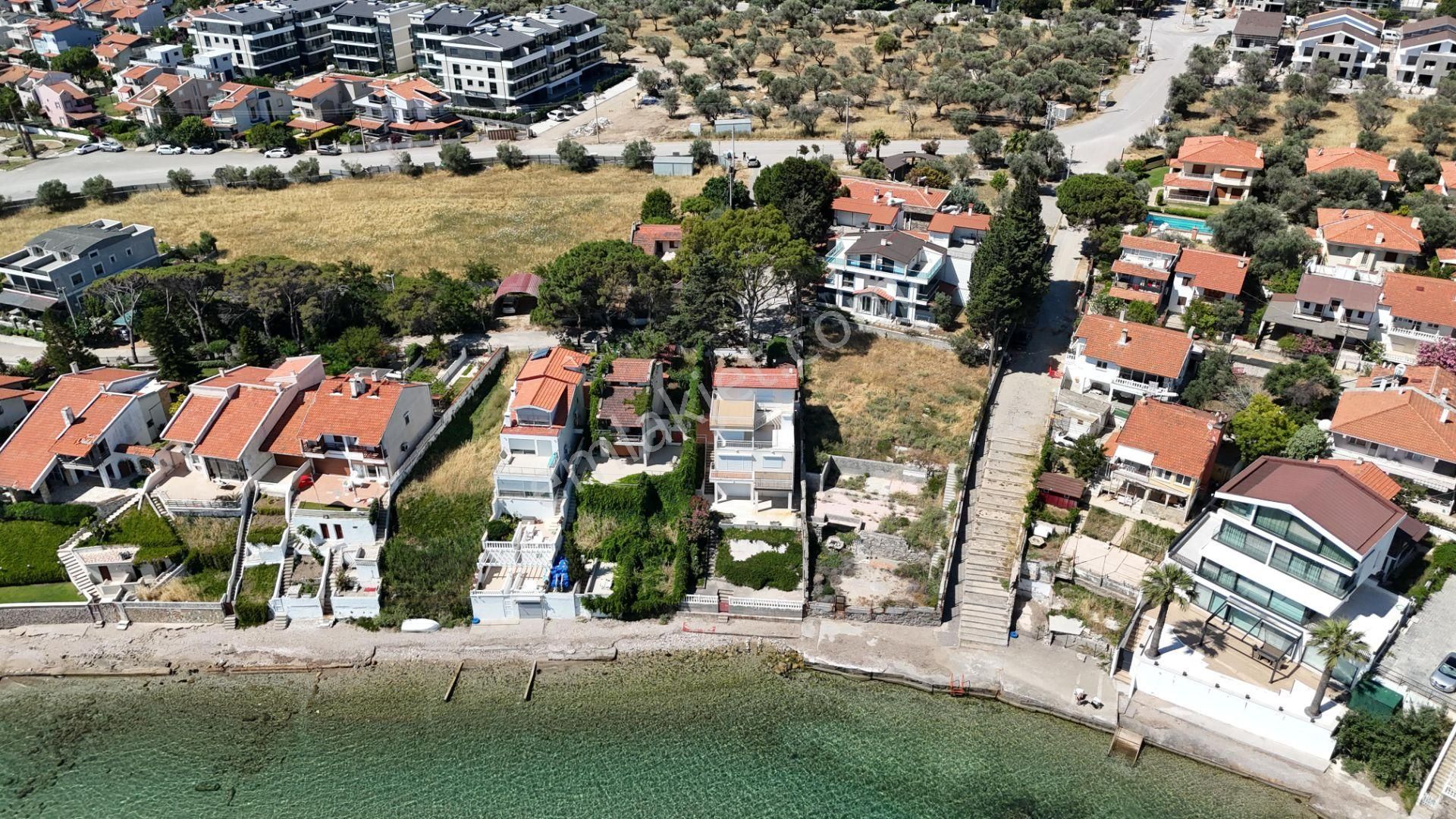 Urla Güvendik Mavi Plajda Satılık Müstakil 5+2 Tripleks Villa