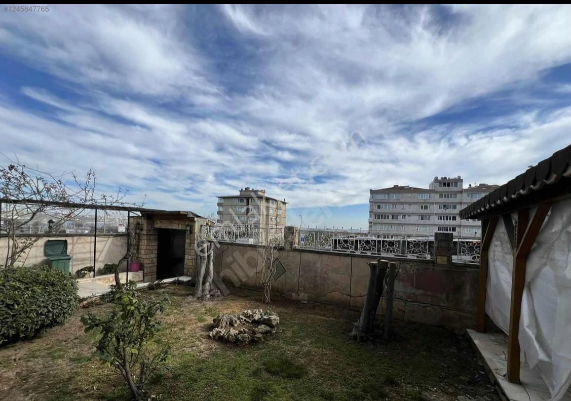🏗️ Metrobüse 1 Dakika | Deniz Manzaralı | E-5 Cephe Arsa! Yatırımlık Fırsat! Takas Açıktır