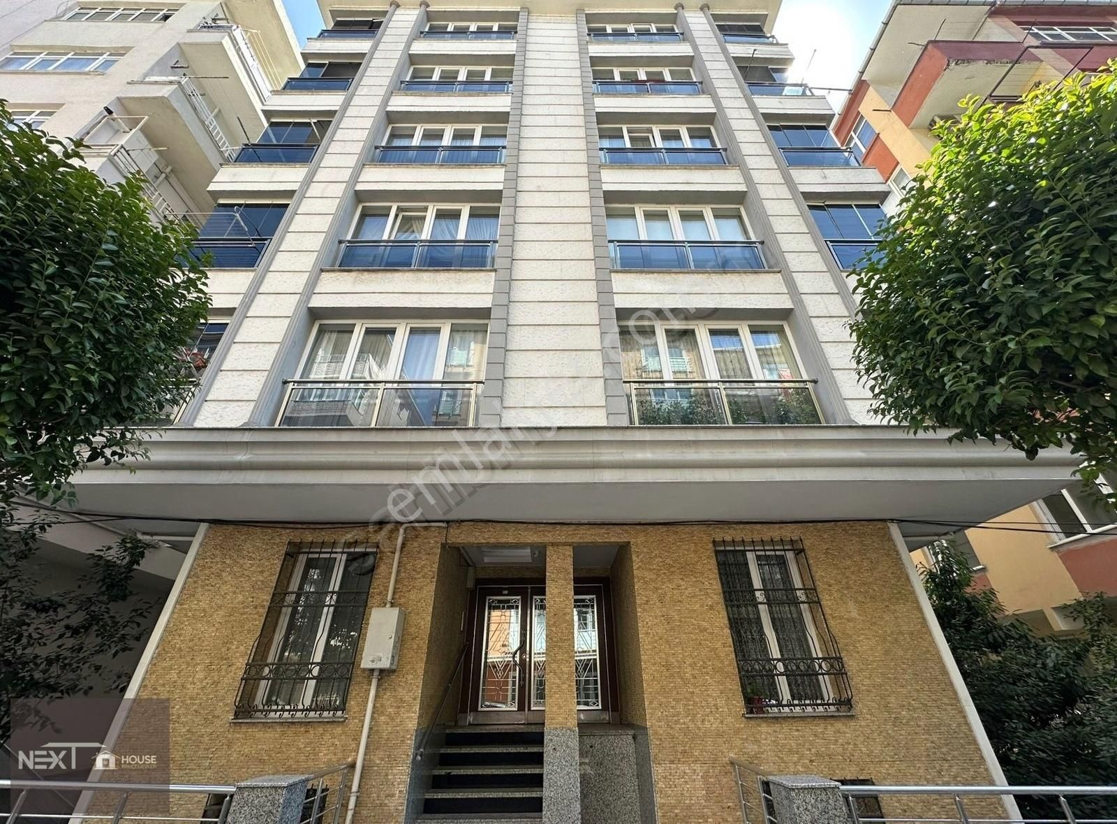 Next House'dan, Siyavuşpaşa'da, 2+1, 70m2, Yüksek Giriş, Daire.