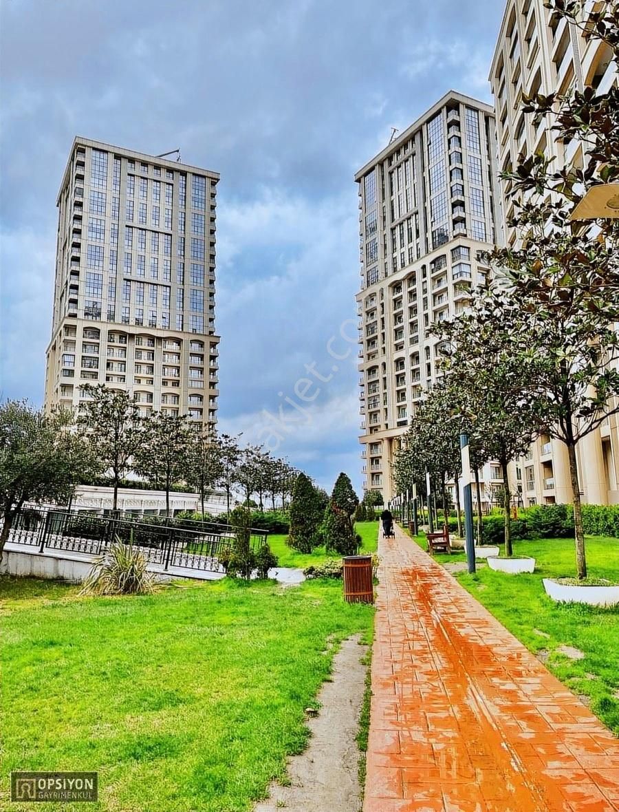 Venezia'da Avm Cephe Aylık Ödeme Eşyalı Büyük 4+1 Kiralık Daire
