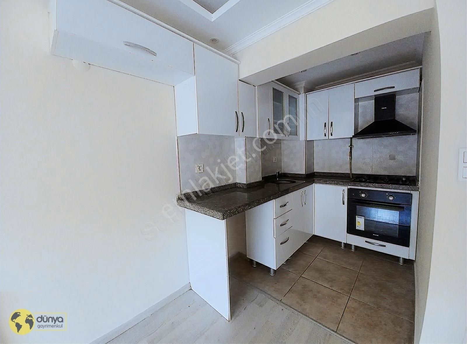 Esenler Mahalesinde,cadde Üstü,köşe Kiralık, 1+1 Daire