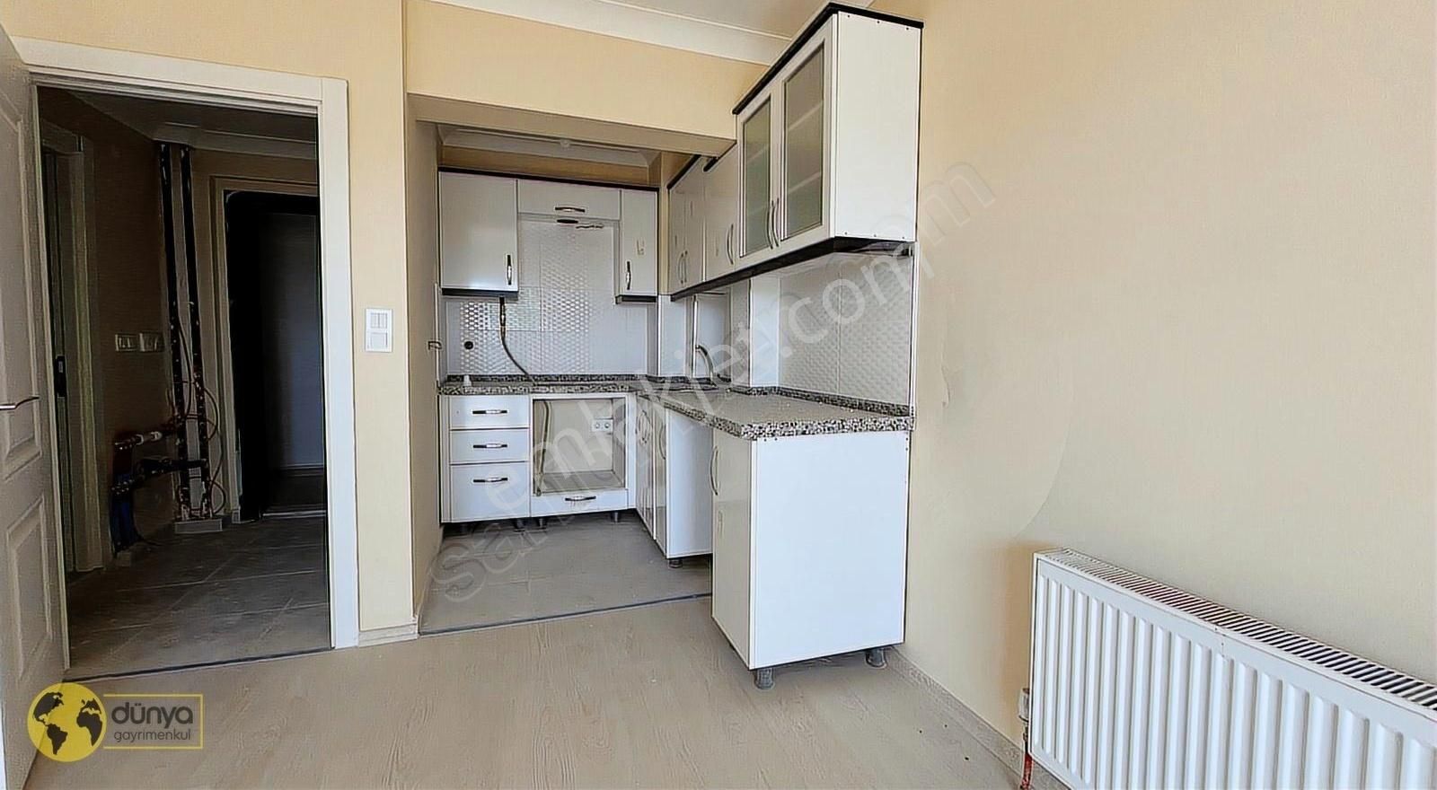 Esenler Mahallesinde, Cadde Üstü, 1+1 Kiralık Daire