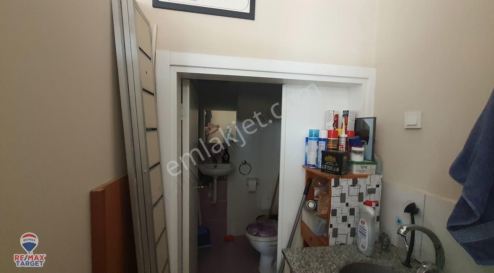 Alaybey Sahil'in Bir Arka Sokağında Bacalı Dükkan 40m2 - Görsel 3