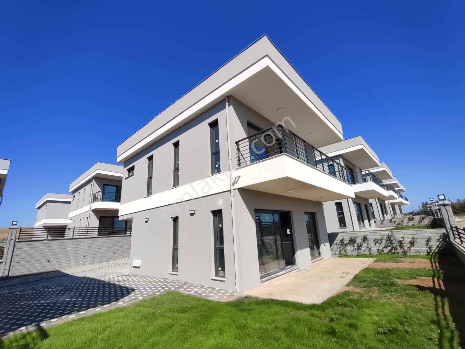 Amaç'dan Bagımsız Havuzlu Cazip Şambayat 'ta Modern Yaşam Alanına Uygun 4+1 Lüks Site İçi Villa!!!