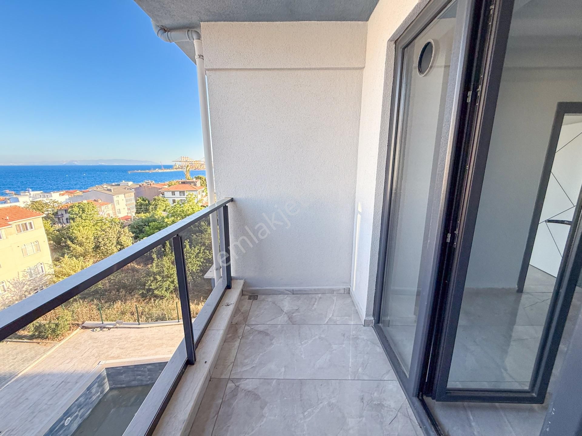 Barbaros'ta Deniz Manzaralı Geniş Lüks 1+1 Satılık Daire - Görsel 15