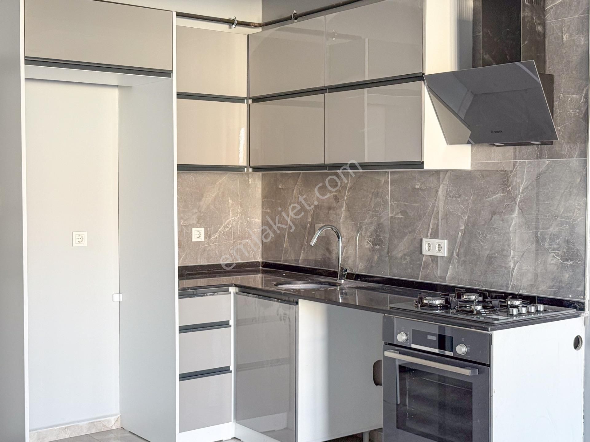 Barbaros'ta Deniz Manzaralı Geniş Lüks 1+1 Satılık Daire - Görsel 12