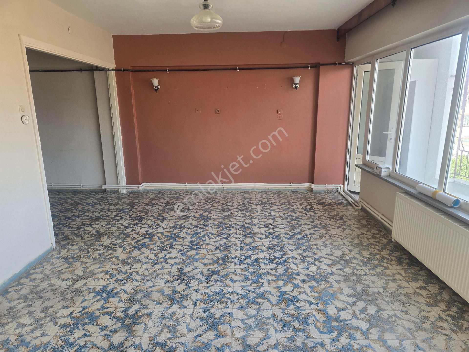 Han Emlaktan İnönü Caddesinde Satılık Geniş 2+1 Daire - Görsel 3