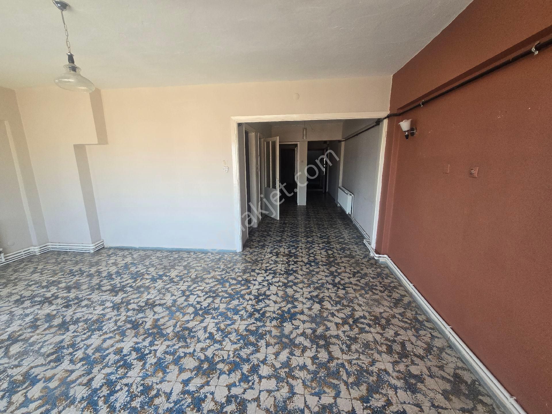 Han Emlaktan İnönü Caddesinde Satılık Geniş 2+1 Daire - Görsel 17