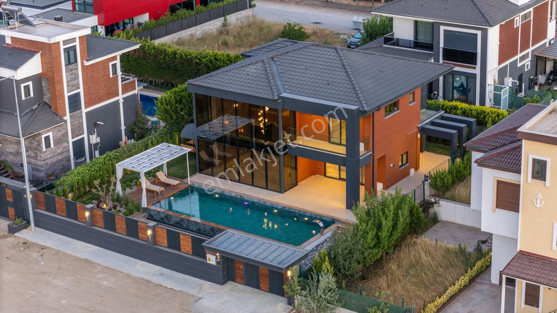 Ultra Lüks 4+1 Satılık Villa