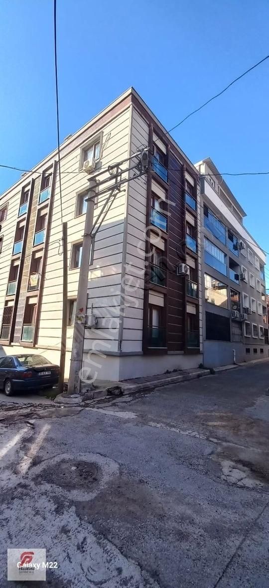 Bayraklı Çay Mahallesi'nde 2+1 Daire Merkezi Ve Kullanışlı