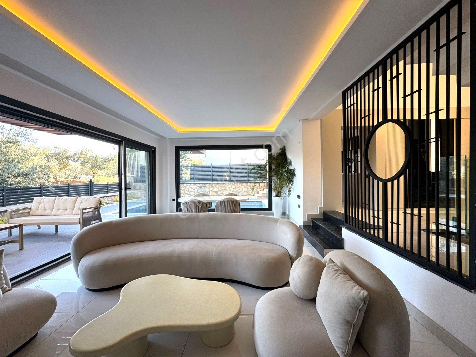 Güre'de,doğa Ve Deniz Manzaralı, Şık Tasarımlı, 5+1 Loft Villa - Görsel 14