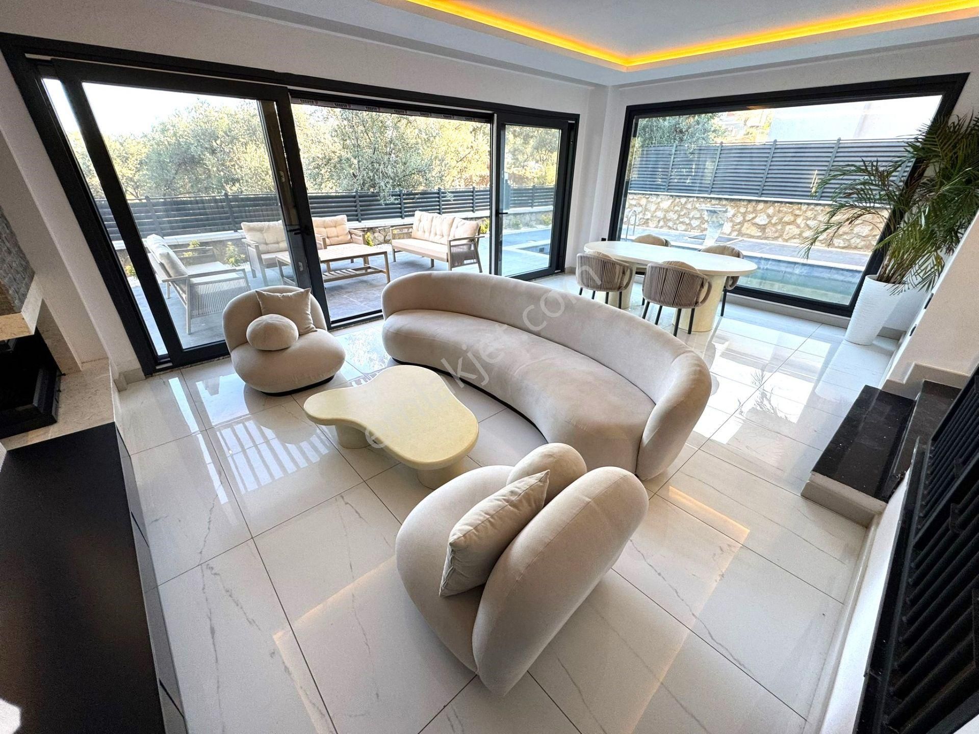 Güre'de,doğa Ve Deniz Manzaralı, Şık Tasarımlı, 5+1 Loft Villa - Görsel 12