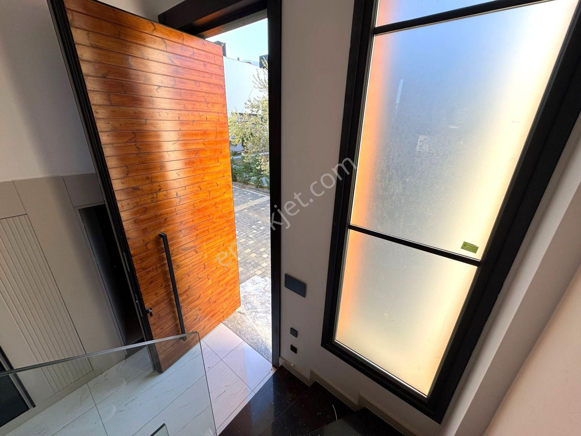Güre'de,doğa Ve Deniz Manzaralı, Şık Tasarımlı, 5+1 Loft Villa - Görsel 7