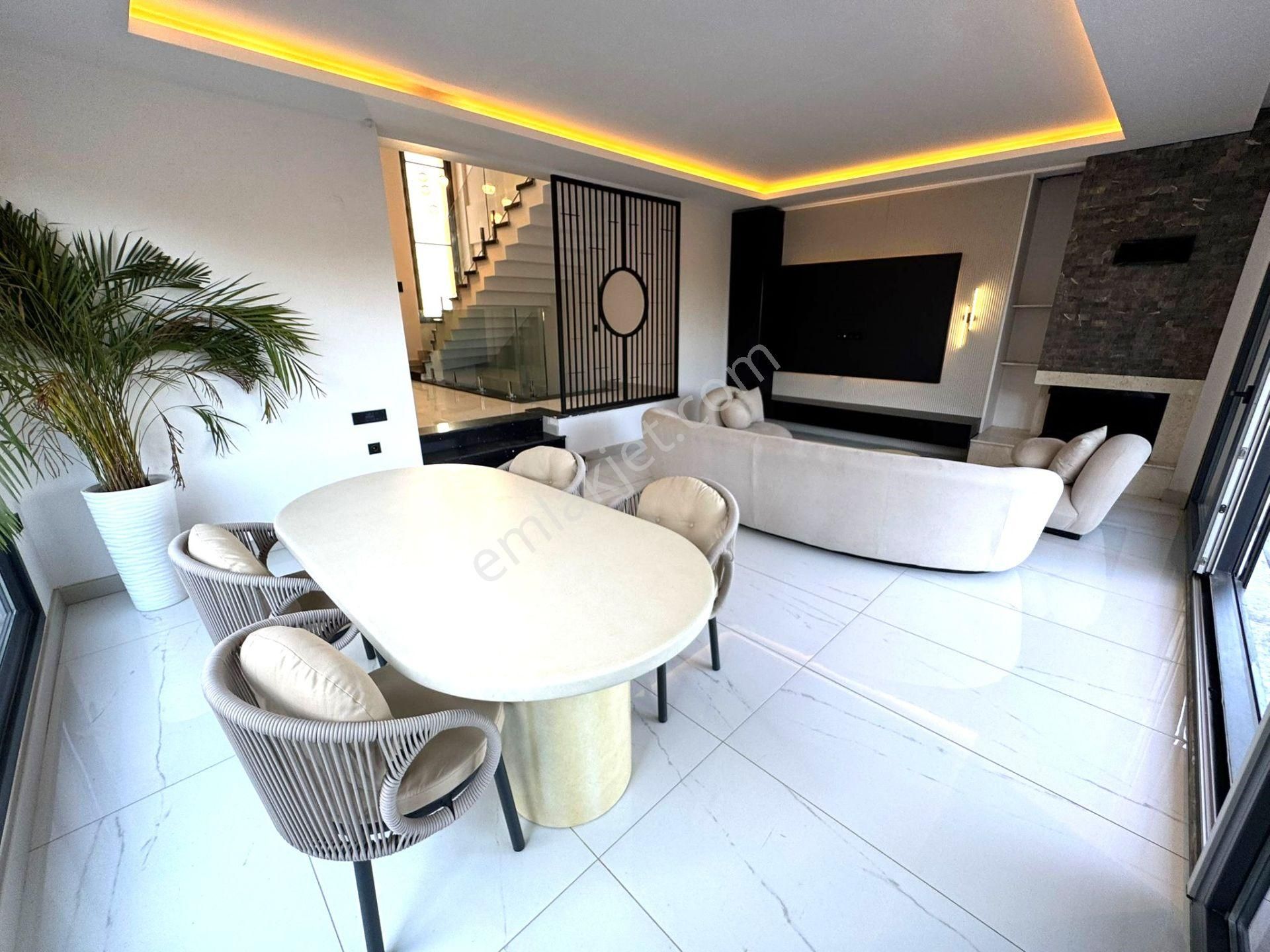 Güre'de,doğa Ve Deniz Manzaralı, Şık Tasarımlı, 5+1 Loft Villa - Görsel 13