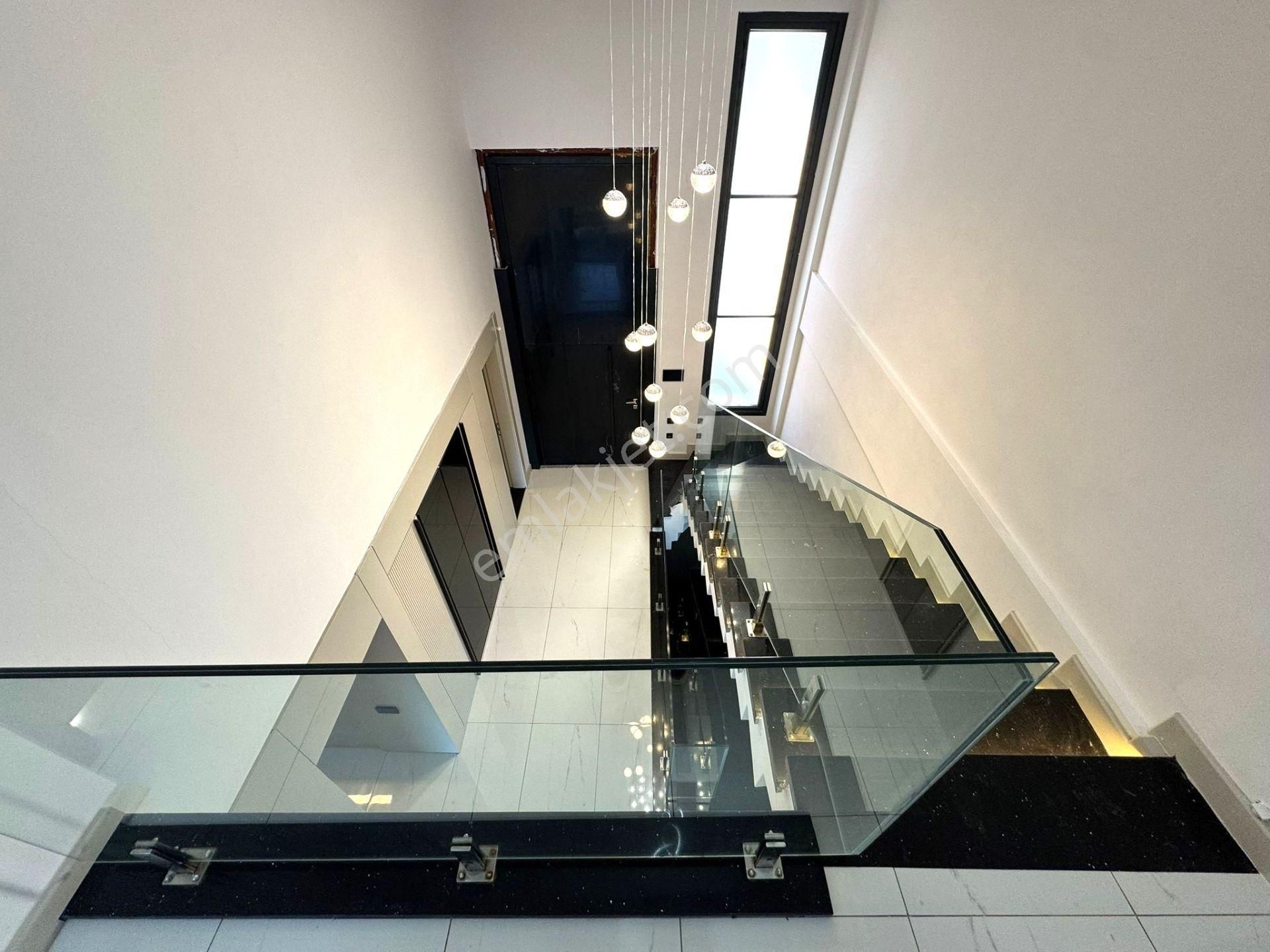 Güre'de,doğa Ve Deniz Manzaralı, Şık Tasarımlı, 5+1 Loft Villa - Görsel 37
