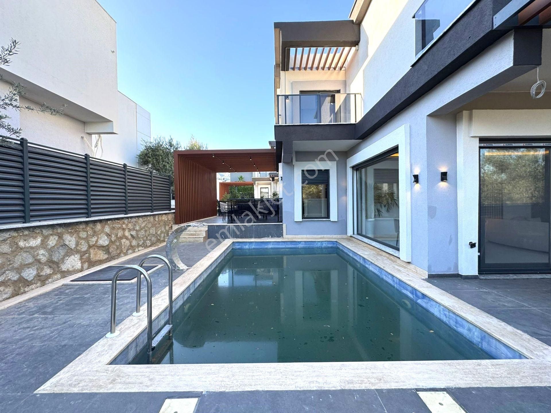 Güre'de,doğa Ve Deniz Manzaralı, Şık Tasarımlı, 5+1 Loft Villa - Görsel 4