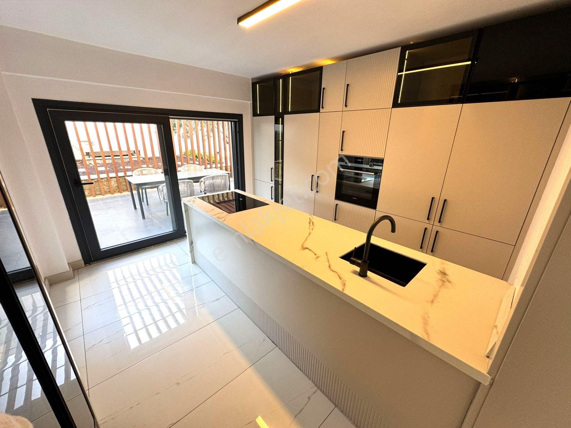 Güre'de,doğa Ve Deniz Manzaralı, Şık Tasarımlı, 5+1 Loft Villa - Görsel 17